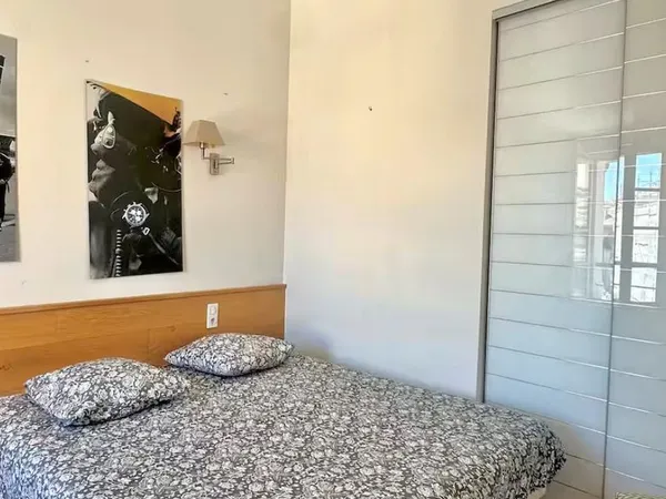 Chambre meublée en colocation - centre-ville Aix-en-Provence - salle d'eau privée