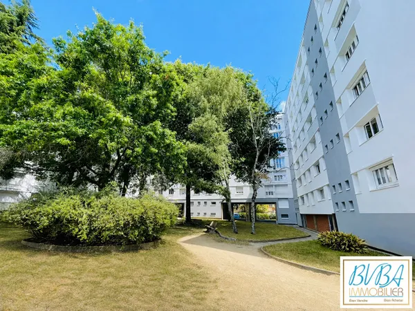 À vendre appartement calme au coeur d'une copropriété ravalée et isolée - 4 chambres - Ascenseur - S