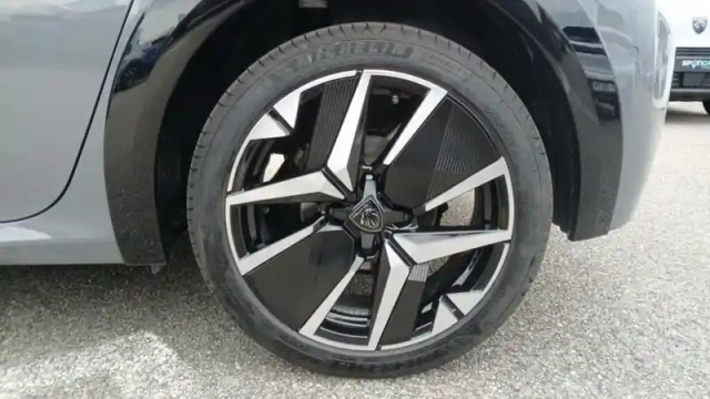 Peugeot 208 hybrid 110 e-dcs6 — photo 13