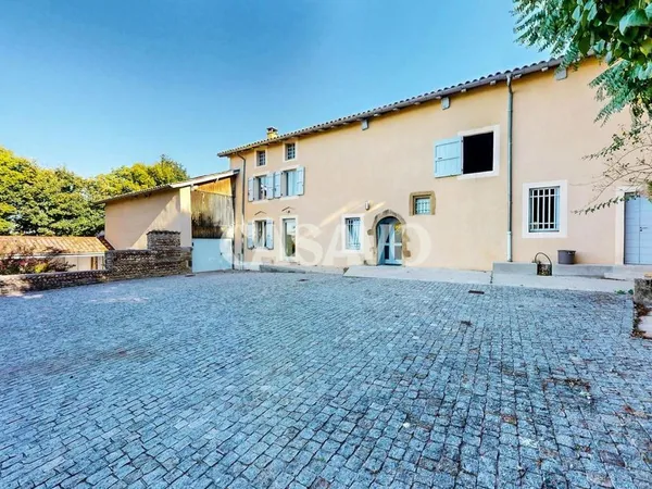 Vente Maison 5 pièces de 210m² - 38270 Revel-Tourdan