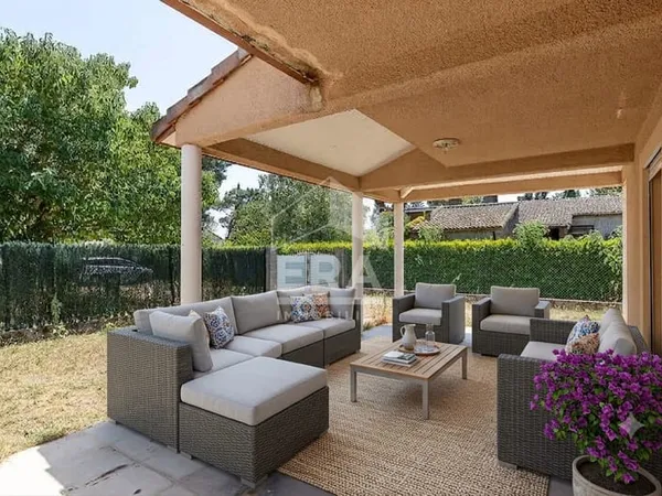 VILLA T5 - 12Om2 - AUCAMVILLE + garage 50m2