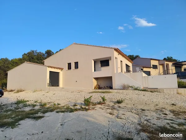 Villa piscine neuve à louer