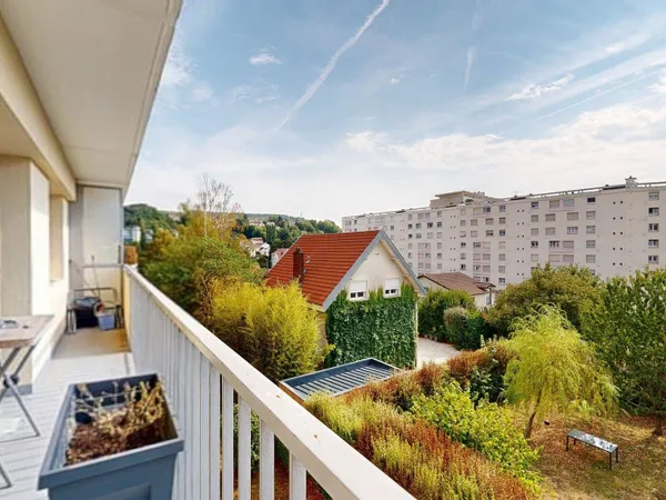 Besançon HAUTS DES CHAPRAIS : T3 avec BALCON, LOGGIA, GARAGE et CAVE
