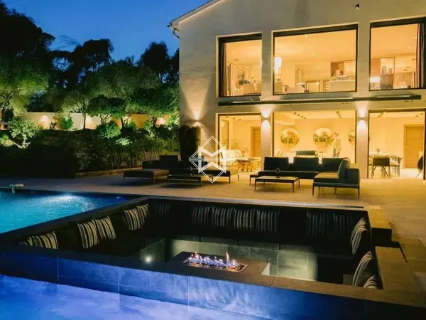 Villa 5 pièces 640 m²