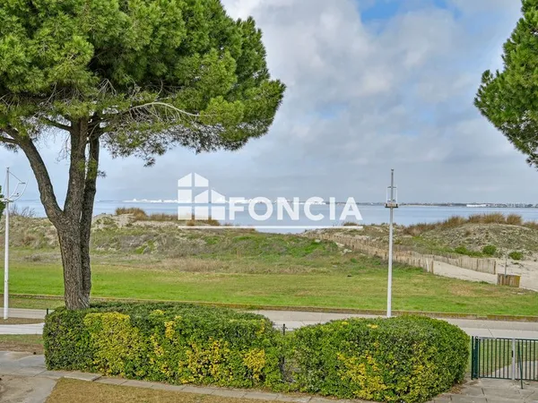 PORT CAMARGUE Plage nord grand P3 Grandes terrasses superficie de 70 m² TBE au pied de la plage Bell