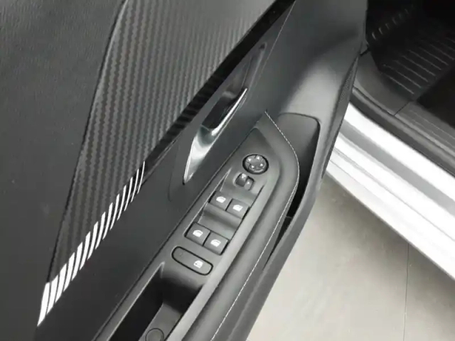 Peugeot 208 hybrid 110 e-dcs6 — photo 40