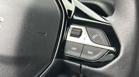 Peugeot 2008 1.2 PureTech 130ch S&S Active Pack — photo 18