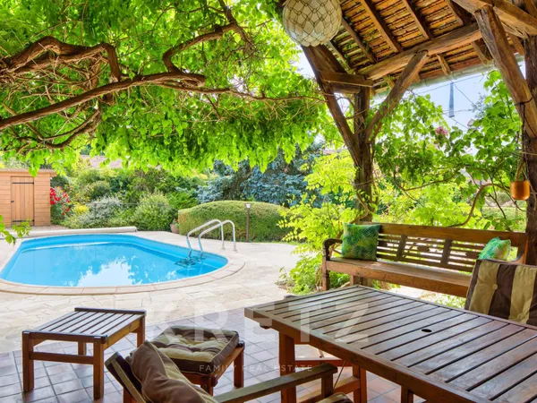 Longère son bois, sa piscine et dépendance
