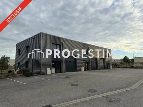 Local d'activité 148 m²