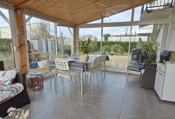 BELLE MAISON 4 chambres 2 SDE sur terrain 1100 m2 clôturé et plat
