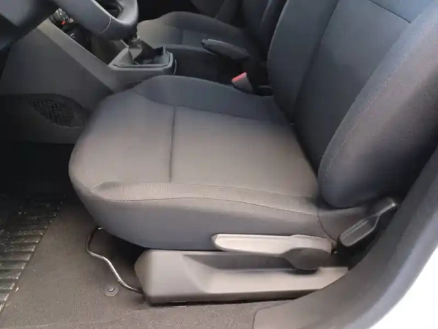 Dacia Sandero sce 65 — photo 16