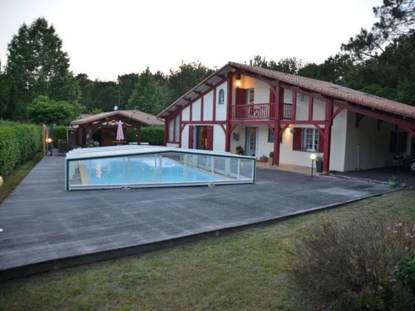 maison Landaise entièrement rénovée avec piscine