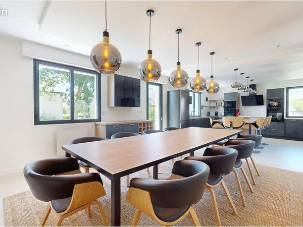 Maison 8 pièces 251 m²