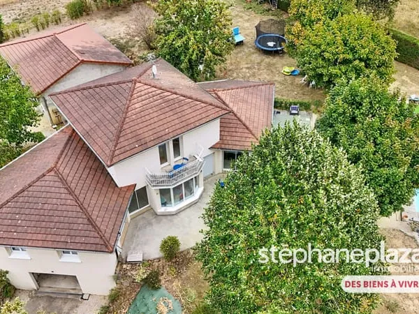 Maison Ceyzeriat 8 pièce(s) 179 m2 Terrain 3032 m2 et entrepôt 100 m2