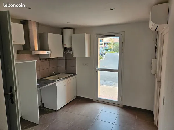 Studio La Farlède 12m2, libre 8/11 au calme, climatisé, parking facile, APL