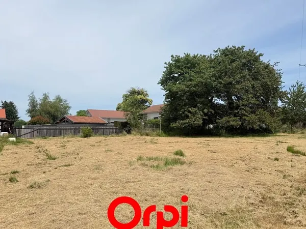 Terrain 813 m²