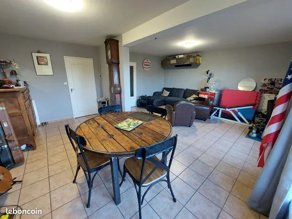 Apparemment 84 m2