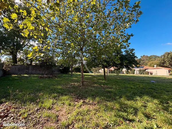Terrain 800 m² LA CHAIZE LE VICOMTE