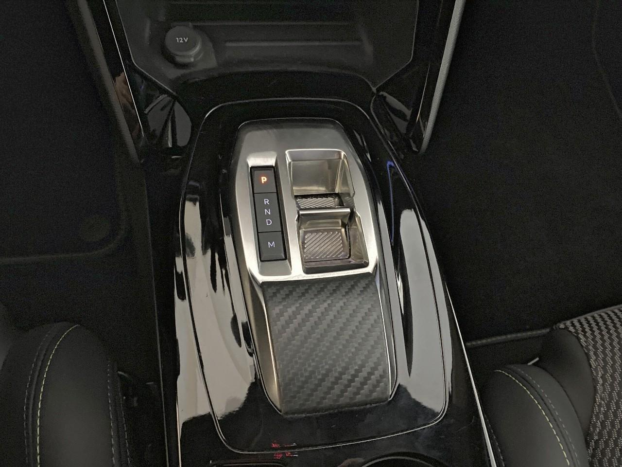 Peugeot 208 hybrid 110 e-dcs6 gt — photo 17