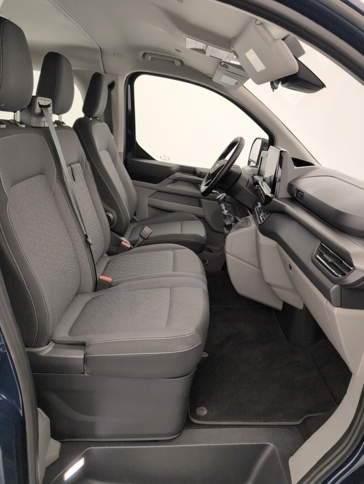 Ford Tourneo Custom — photo 9