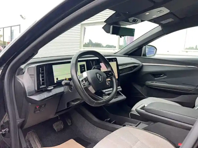 Renault Megane e-tech ev60 220 ch super charge — photo 26