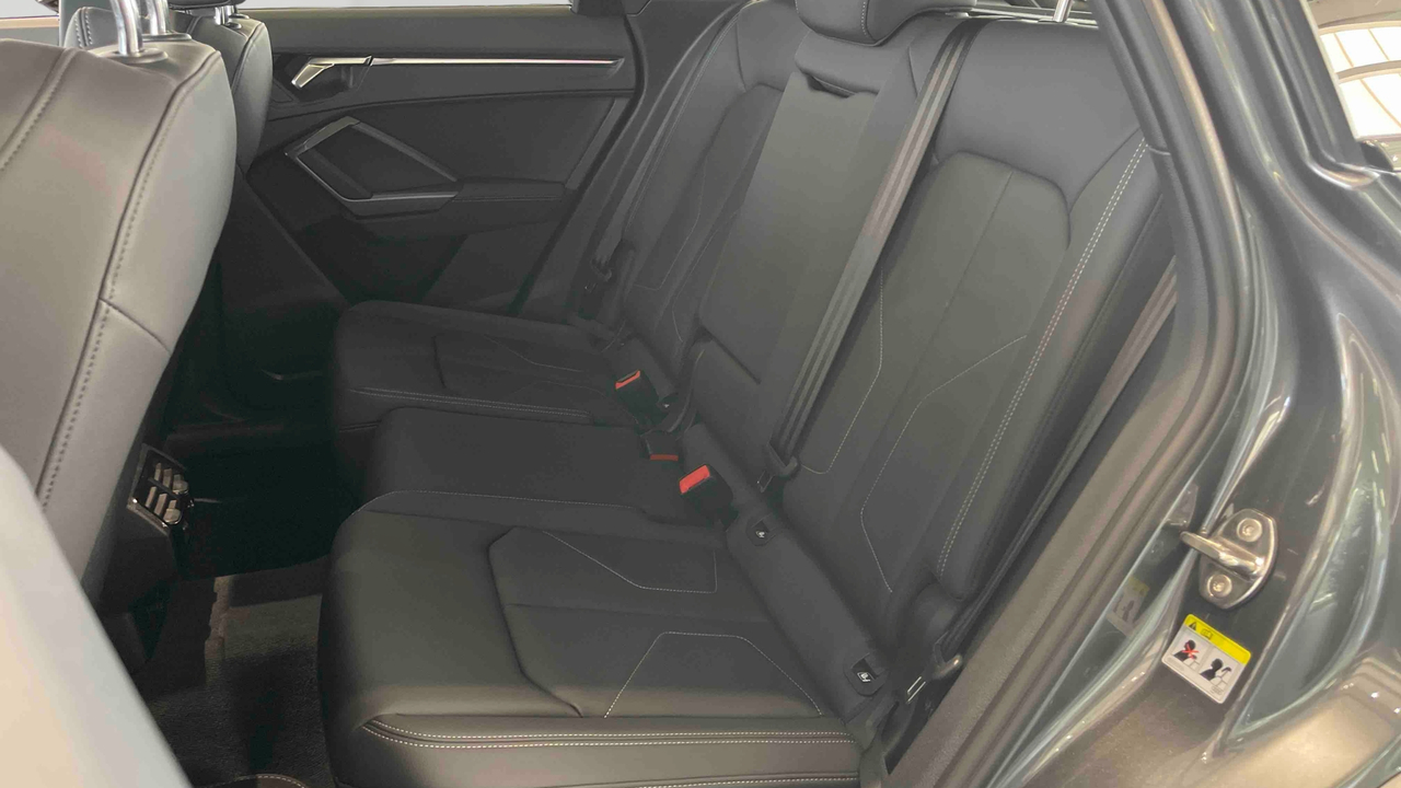 Audi Q3 35 TFSI 150 ch S tronic 7 — photo 12