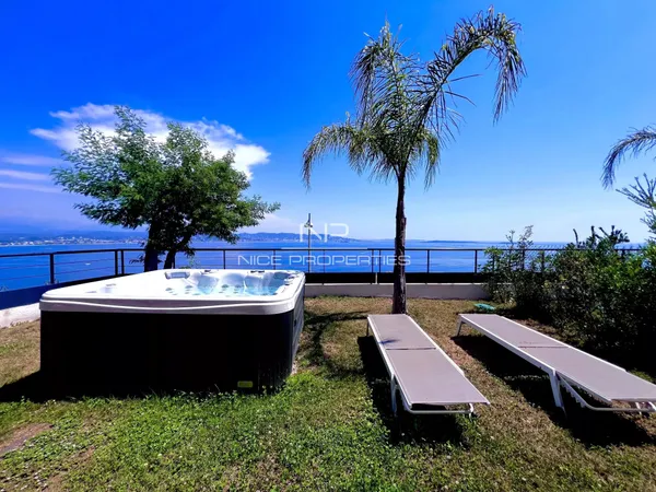 Superbe appartement vue mer à Théoule-sur-Mer.