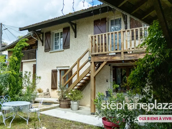Joli corps de ferme rénové de 171m² habitables + 95m² de dépendances aménageables et 914m² de terrai