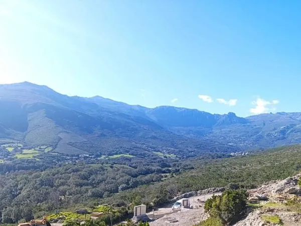 A vendre , terrain vue montagne