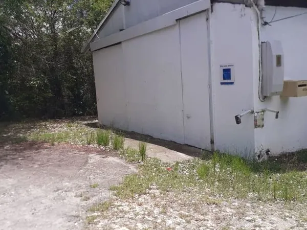 HANGAR DE 38 M2