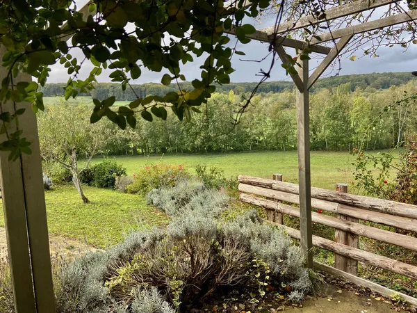 Maison de pays avec vue exceptionnelle à Monceaux au Perche