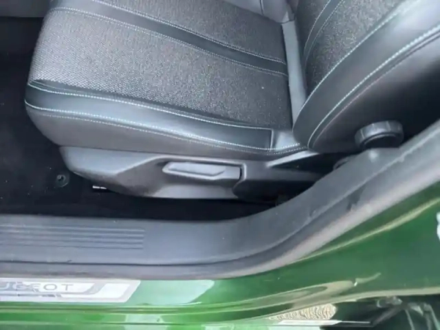 Peugeot 308 phev 180ch allure e-eat8 — photo 13