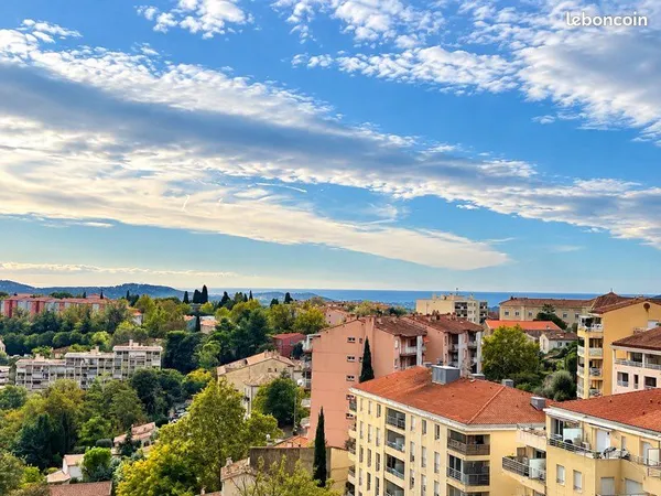 GRASSE - T2 MEUBLÉ 49 m² - TERRASSE VUE MER - 6e ÉTAGE AVEC ASCENSEUR