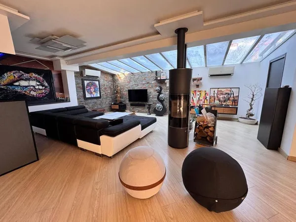 Maison 9 pièces 210 m²