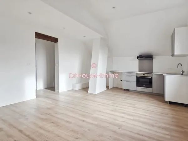 Appartement 2 pièces au 2ème et dernier étage - Commune de Mauchamps