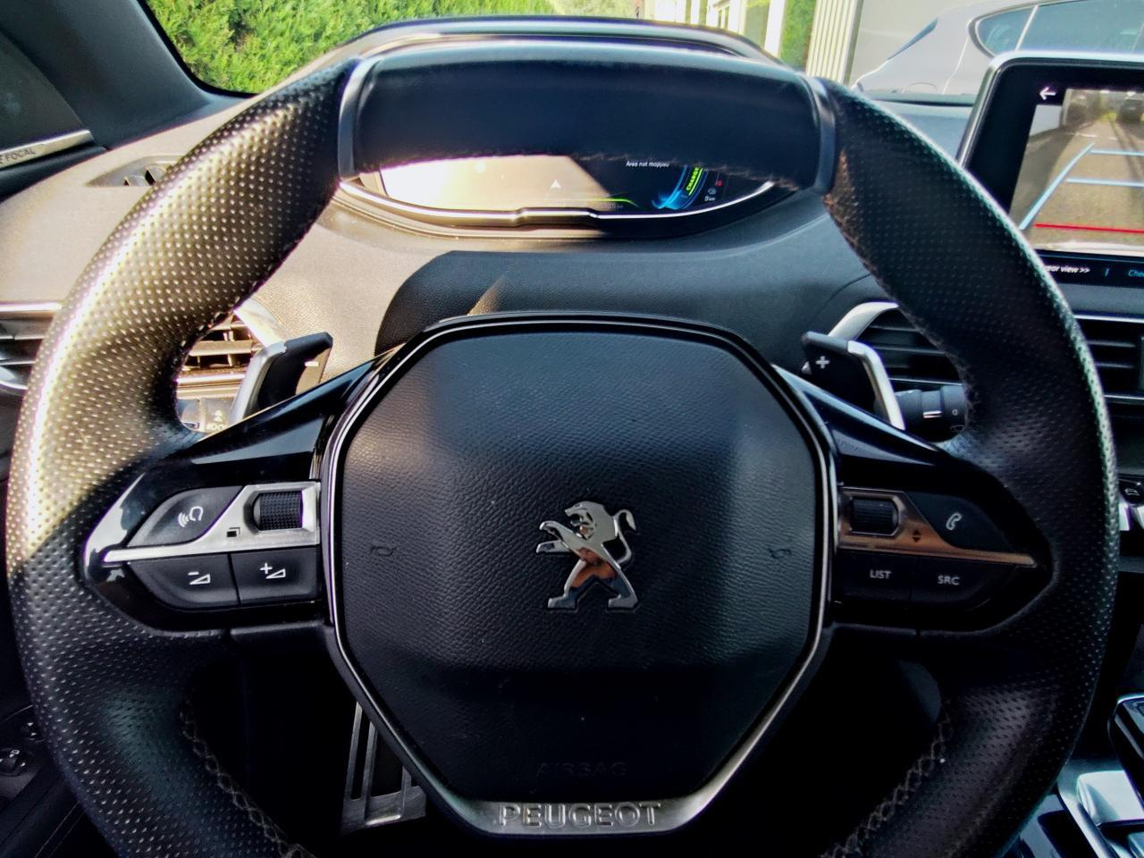 Peugeot 3008 hybrid4 300 e-eat8 gt line — photo 12
