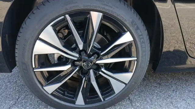 Peugeot 308 hybrid 145 e-dcs6 — photo 30