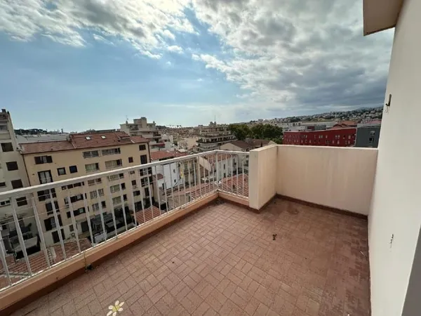 Nice St Roch 3 Pieces de 64.66m² avec Grande Terrasse, parking et cave