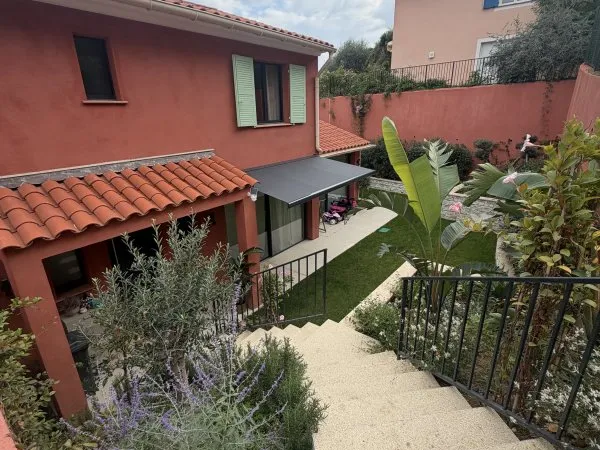 Vends maison avec jardin piscine
