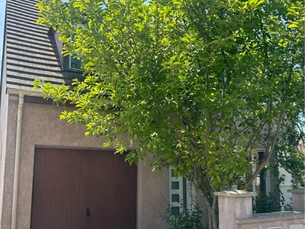 Maison familiale de 107 m² avec jardin, garage et sous-sol total