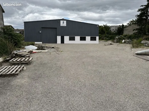 LOCAL INDÉPENDANT 550 m² et 1700m² TERRAIN VAULX-EN-VELIN