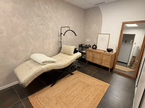 Cabine professionnelle de 12 m² à louer - Espace coworking beauté