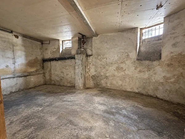 Parking/Garage/Box 90 m²