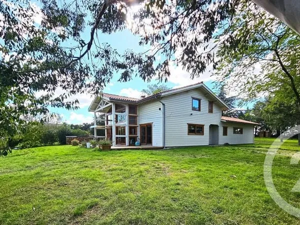 Maison 6 pièces 260 m²