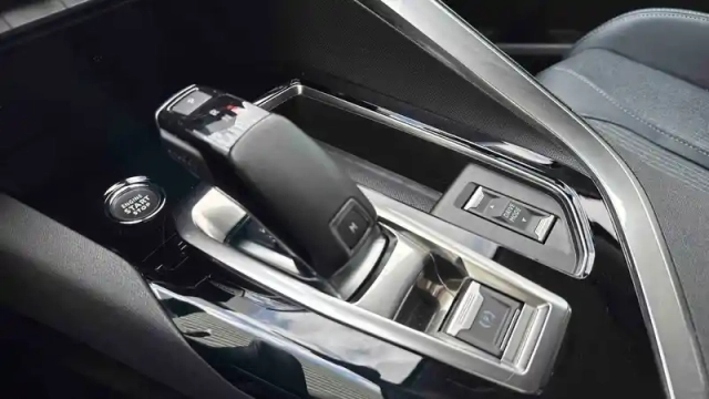 Peugeot 3008 puretech 130ch s&amp;s eat8 — photo 19