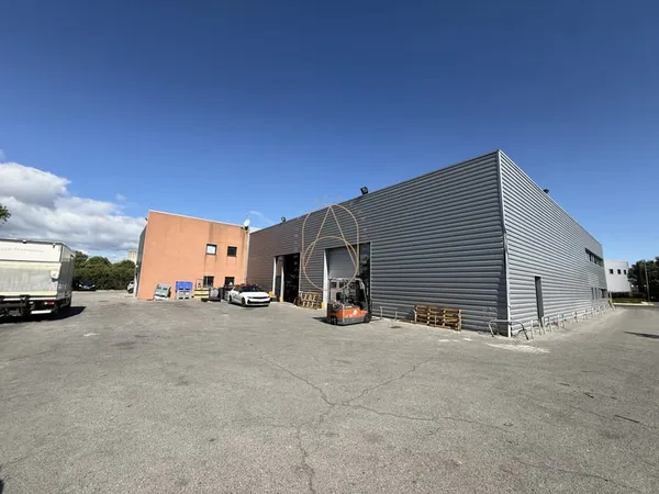 Actif mixte bureaux / activité entièrement loué - Investiss