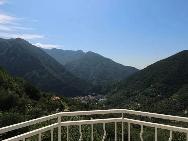 Maison de 111 m² sur 3 niveaux avec grand terrain de 2 900 m²