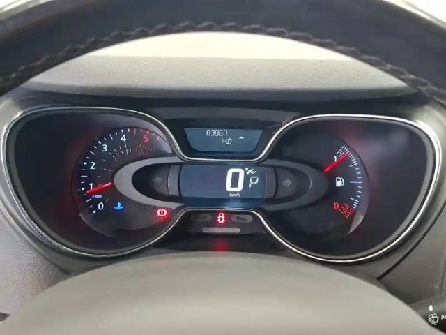 Renault Captur dci 90 edc — photo 21