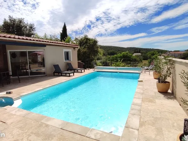 Maison spacieuse avec piscine, studio et garage sur 1685m² de terrain