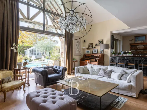 Maison 7 pièces 226 m²